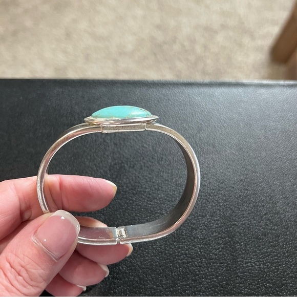 Turquoise Stone Silver Bracelet - Picture 2 of 8